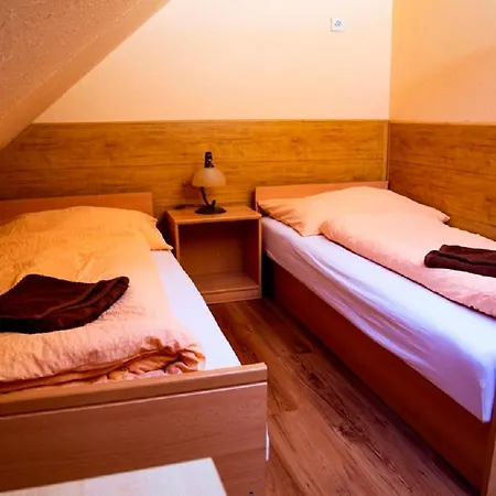 Gutská Bašta Gasthof 3*